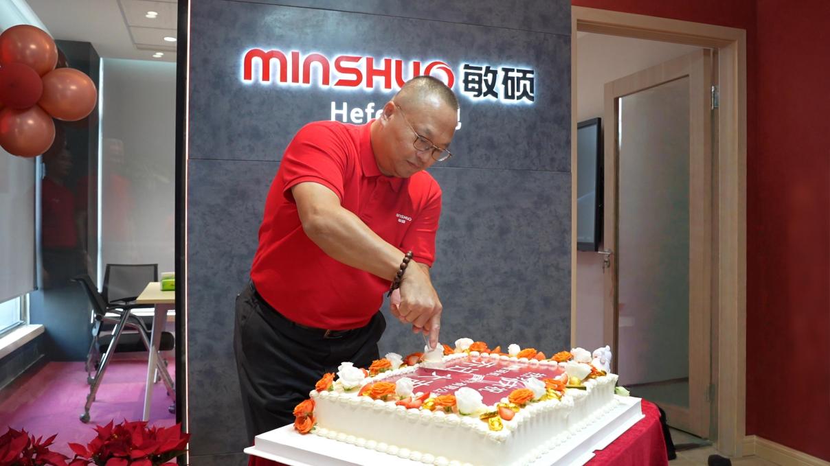 執(zhí)刀切禧.jpg